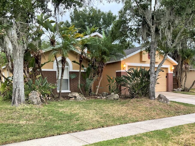 Building Photo - 14911 Rocky Ledge Dr