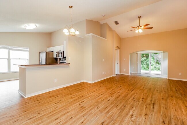 Foto del edificio - 2135 Remington Pointe Blvd