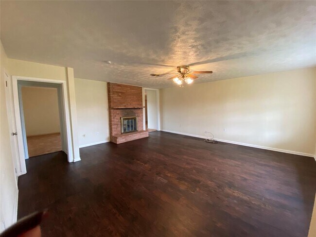 Building Photo - 119 FM407