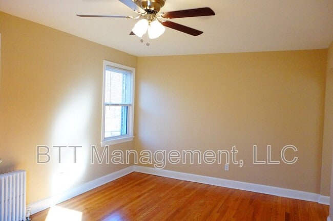 Building Photo - 907 Hudson Ave