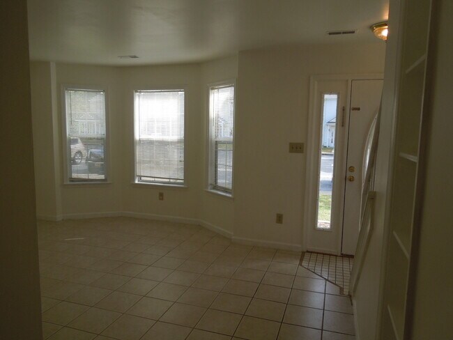 Foto del edificio - York County Tabb District Townhome.