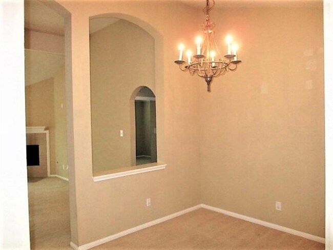 Building Photo - 5542 Poplar Terrace Ln