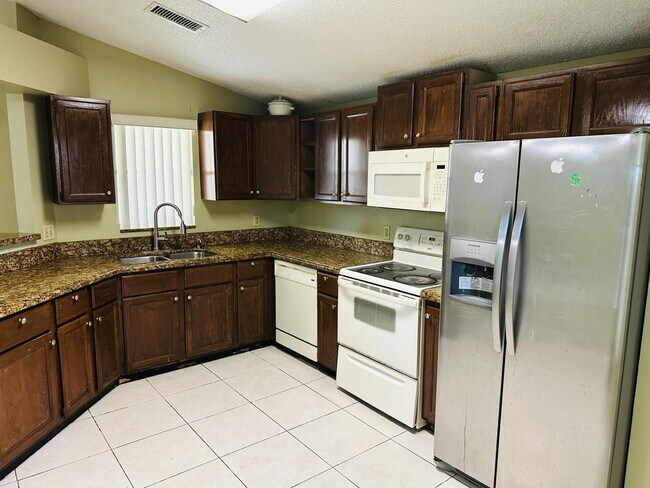 Building Photo - 5165 Foxhall Pl