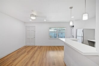 Building Photo - 800 Heights Blvd