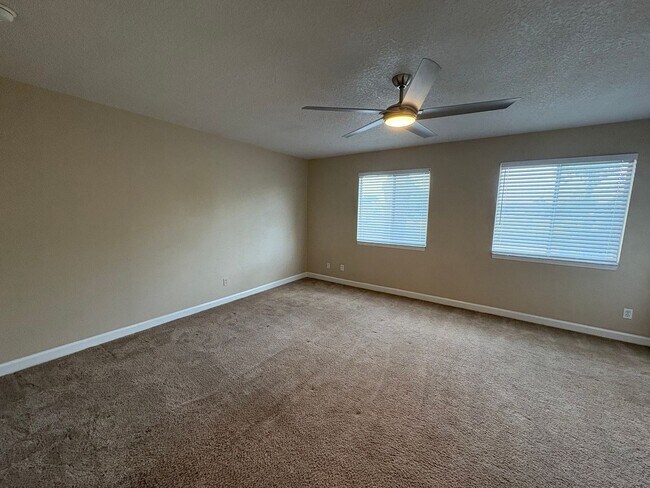 Foto del edificio - Move in ready 1/1 apartment