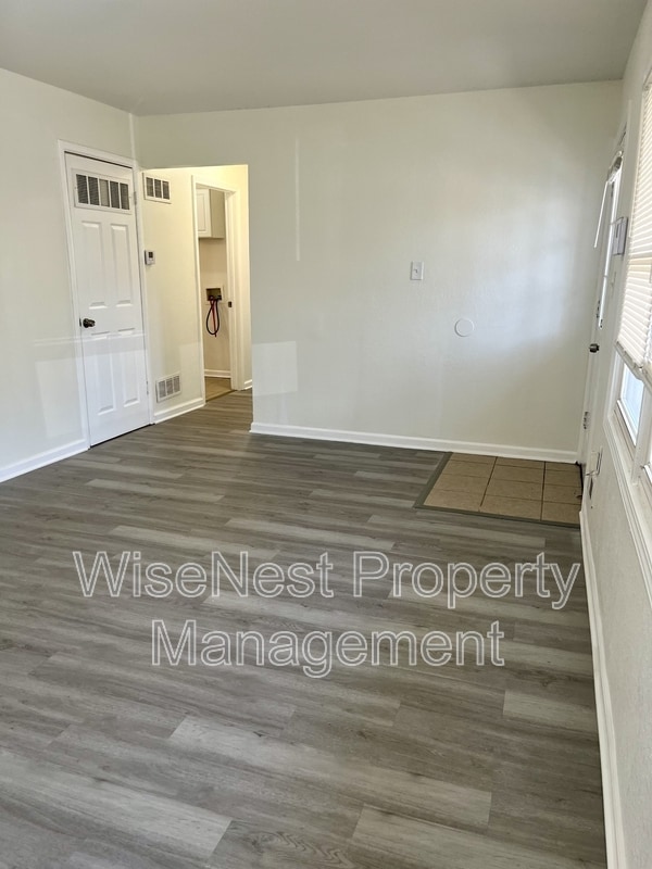 Building Photo - 10804 Newton Ave