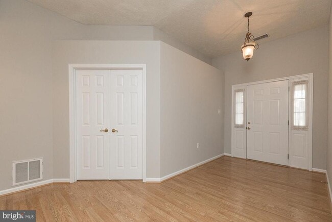 Foto del edificio - 106 Butterscotch Ct