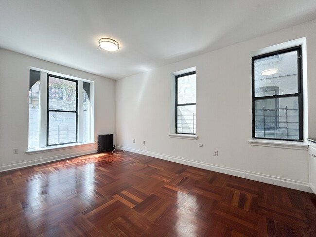 Building Photo - 605 W 137th St