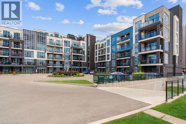 Building Photo - 10 Concord Pl