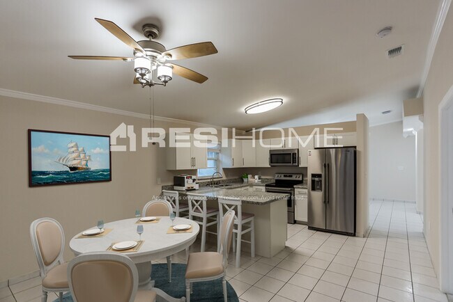 Foto del edificio - 3215 W 70Th St