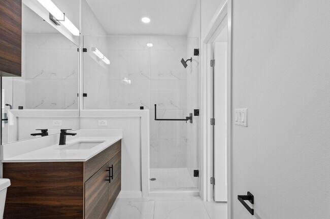 Foto del edificio - 2BD/2BTH  LUXURY CONDOMINIUM AT THE COVES IN WESLACO