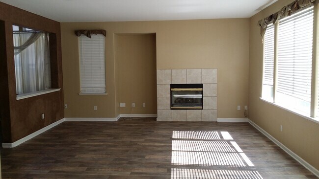 family rm with fireplace - 2908 Park Meadow Dr