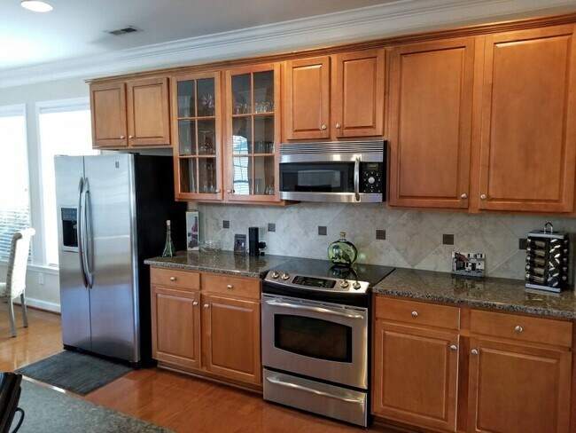 Building Photo - 9419 Rosalyn Glen Rd