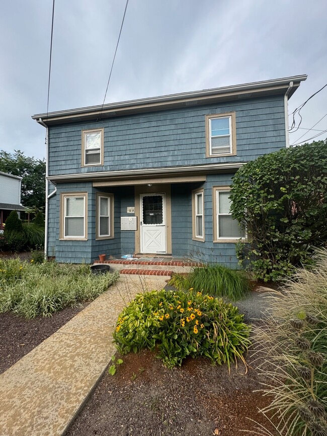 Building Photo - 213 Beacon St