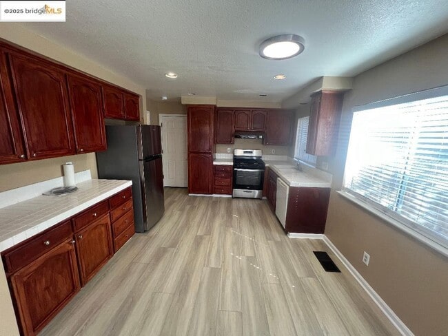 Foto del edificio - 5016 Perry Way