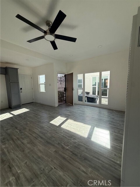 Foto del edificio - 6428 S Van Ness Ave