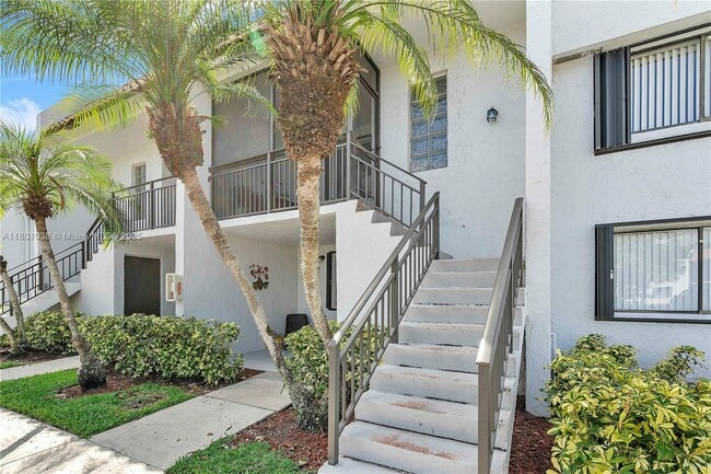 Building Photo - 290 Racquet Club Rd