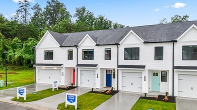 Building Photo - 1807 Bennett Vlg Dr