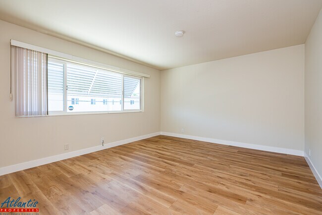 Building Photo - 642 Blythe Ct