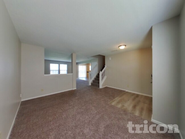 Foto del edificio - 712 Holly Rose Way