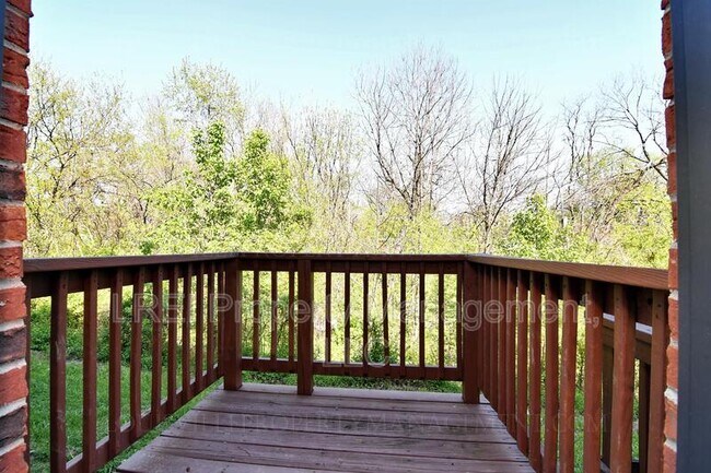 Building Photo - 750 Marian Village Dr