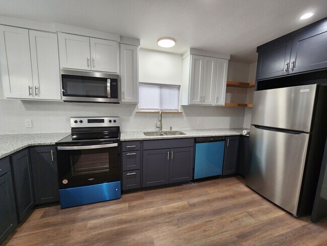 Building Photo - MODERN DECORATED HOUSE | 4 BEDROOM | 2 BATH | COVERED PATIO | CASITA WITH KITCHEN, BATH & LAUNDRY