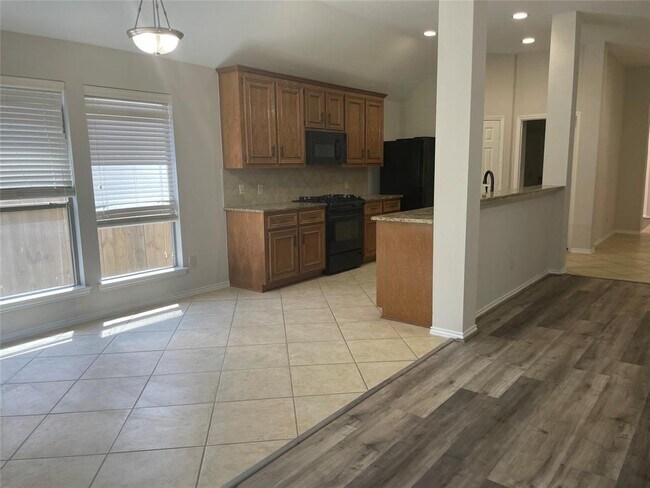 Building Photo - 25623 Oakstone Park Dr
