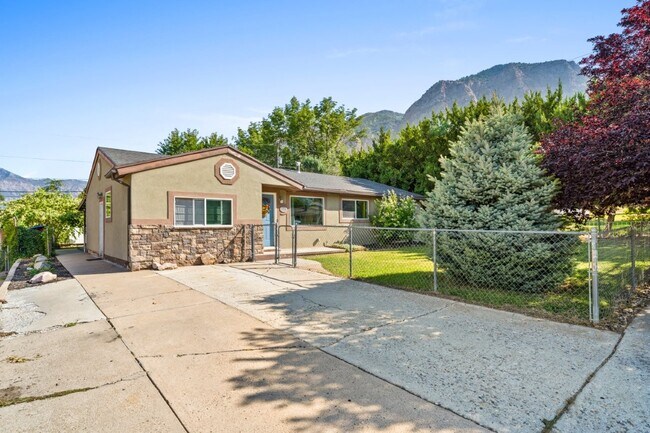 Foto del edificio - 1024 1st St