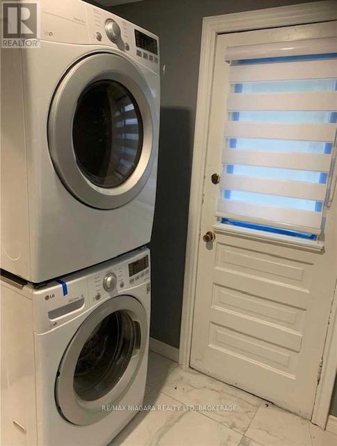 Photo du bâtiment - 299 Hellems Ave