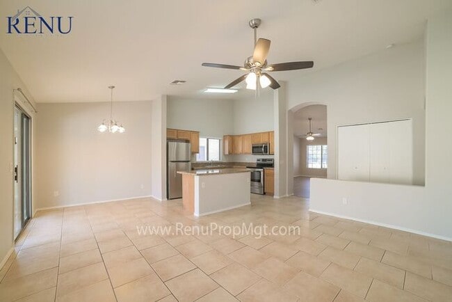 Building Photo - Special Concession 25% Off 1st Month's Ren...
