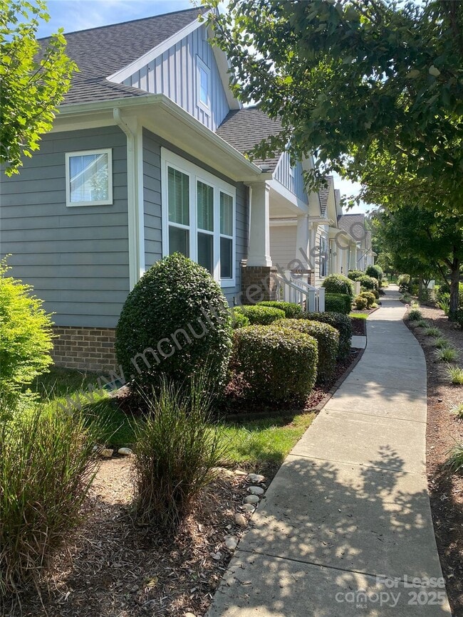 Building Photo - 4221 Courtly Ln