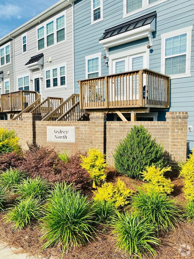 Building Photo - 15104 Holly Run Ln