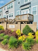 Building Photo - 15104 Holly Run Ln