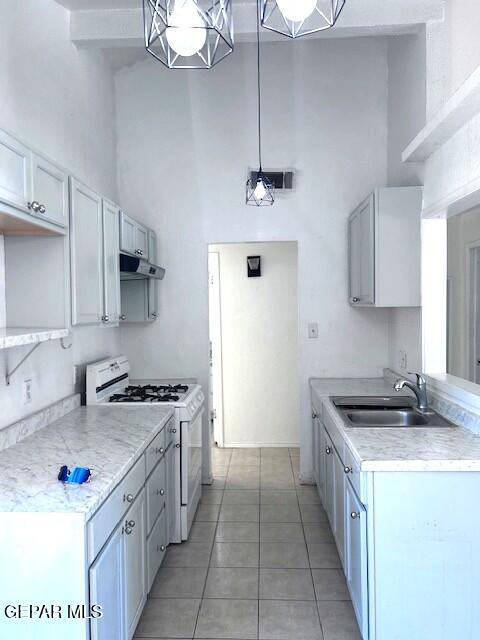 Foto del edificio - 10213 Silver Strand Pl