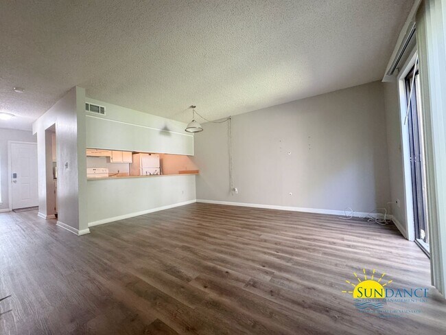 Foto del edificio - Charming 2 Bedroom Townhouse, great fenced...