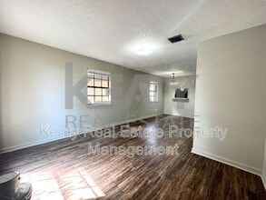 Building Photo - 402 Loire Ave