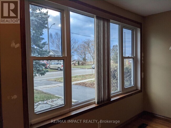 Building Photo - 806 Stone St