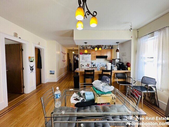 Building Photo - 28R Cherry St