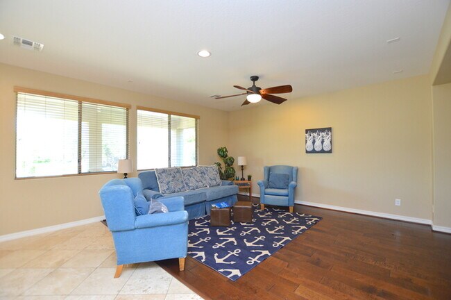 Building Photo - 6 Bedroom / 4 Bathroom In Chandler