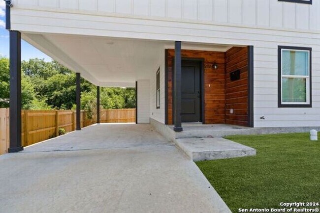 Building Photo - 3 Bedroom/2.5 Bath-E Houston SO to Hedgessa