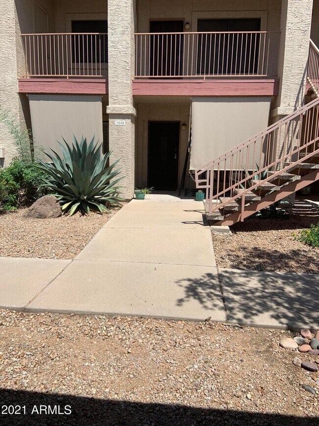 Building Photo - 1440 S Idaho Rd