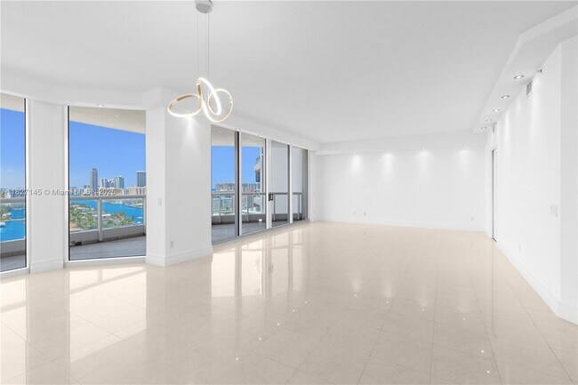 Foto del edificio - 21200 NE 38th Ave