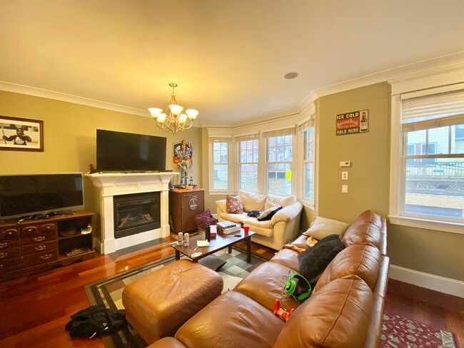 Building Photo - 15 Eldora St