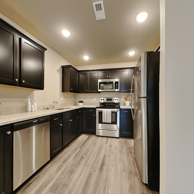 Foto del edificio - 3 BR/2BA Newly Renovated Single Family Home | 2-Car Covered Parking |In Blue Springs!
