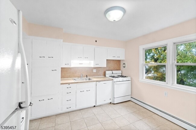 Foto del edificio - 726 Gates Terrace