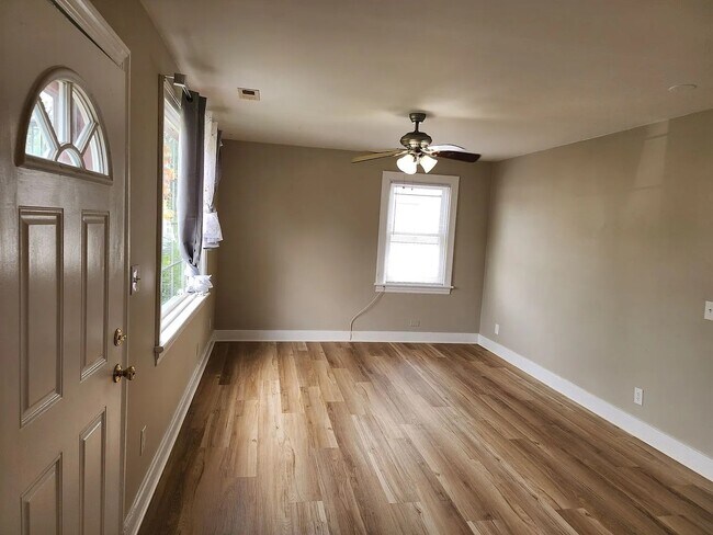 Building Photo - 115 S Ivy Ave