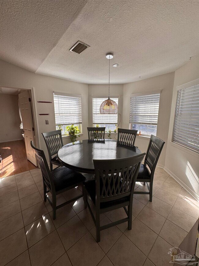 Foto del edificio - 1783 Village Pkwy