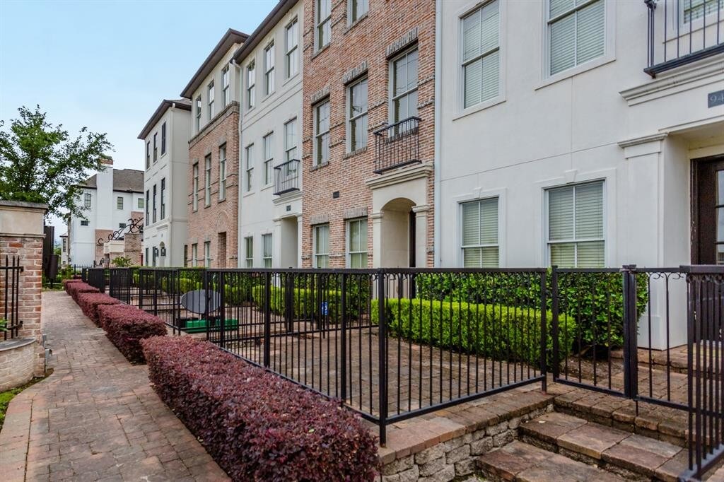Foto principal - 9431 Fannin St
