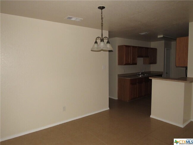 Building Photo - 2320 Wildewood Dr