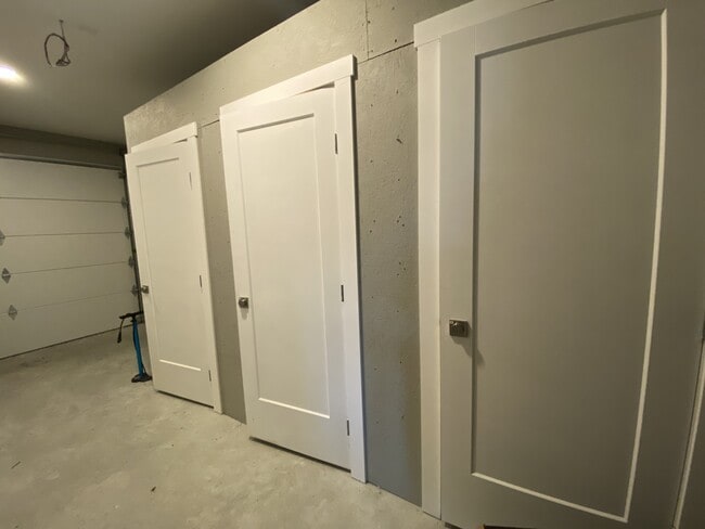 Building Photo - 330 Harewood Rd